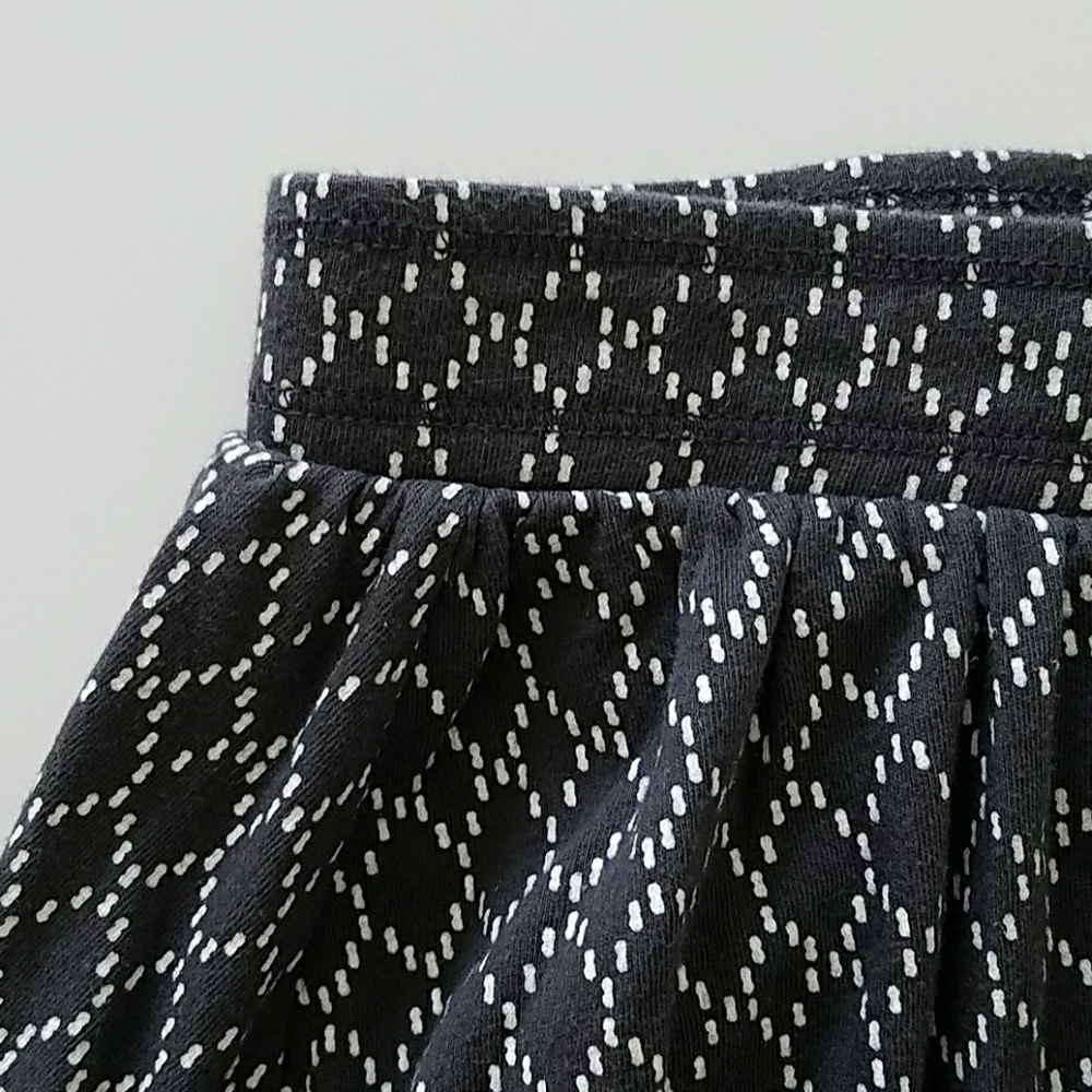 Old Navy Gray Skirt w/ White Criss Cross - Picture 2 of 4